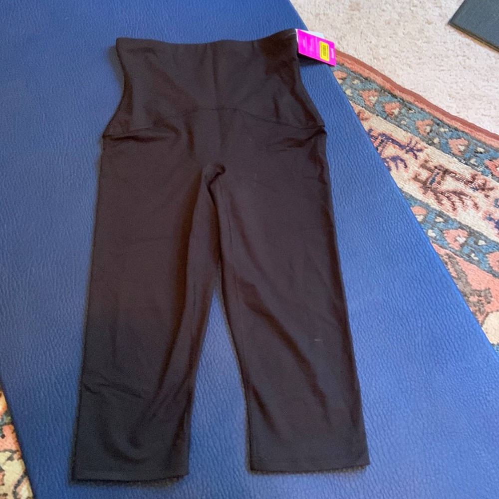 Spanx compression shaping crop knee leggings sz M